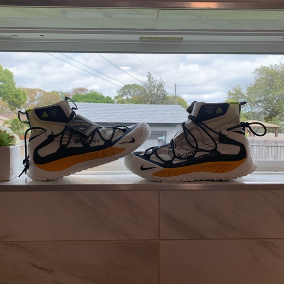 Nike - Picture 4 of 7